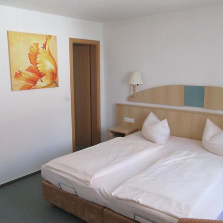 Hotel & Gaestehaus Krone Гайзельвинд Номер фото