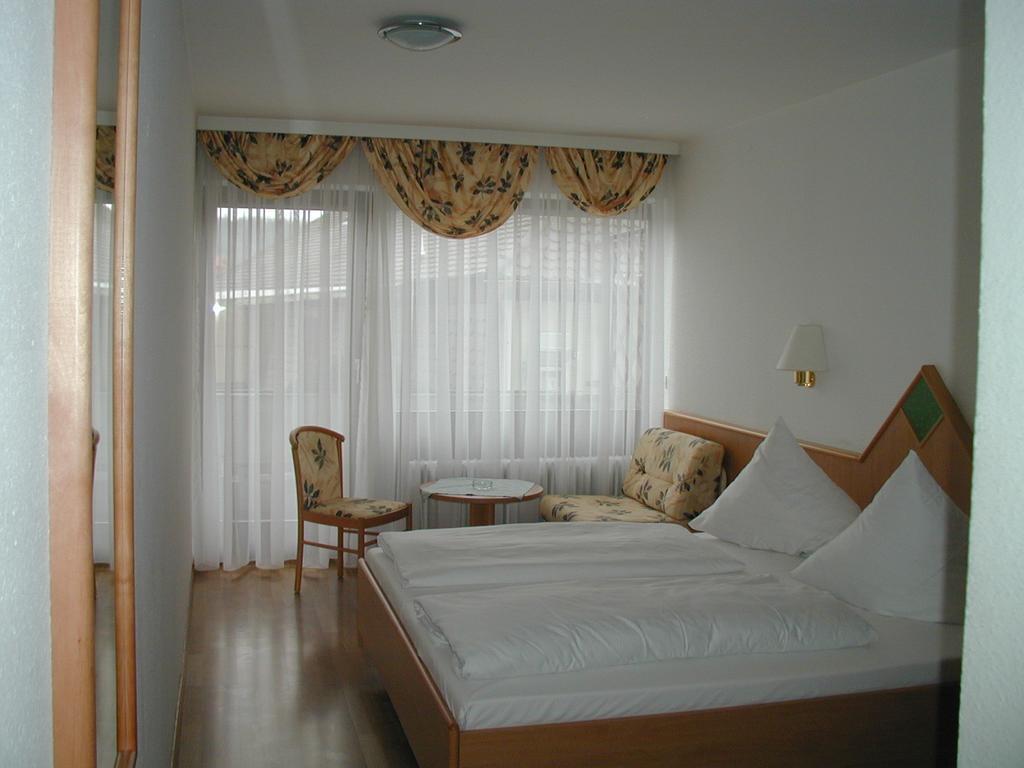 Hotel & Gaestehaus Krone Гайзельвинд Номер фото