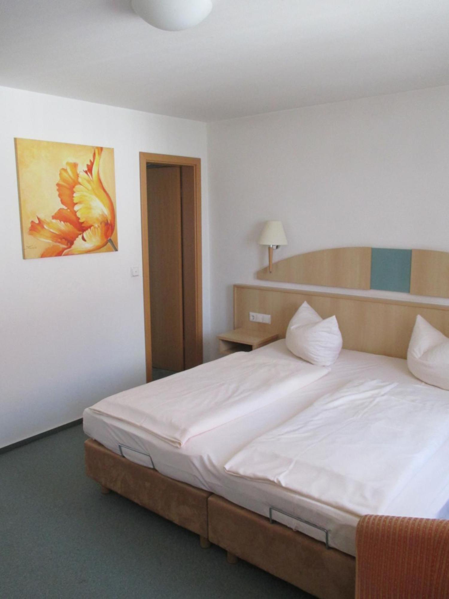 Hotel & Gaestehaus Krone Гайзельвинд Номер фото